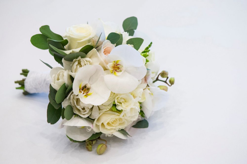 Букет невесты из орхидей Днепропетровск,оформление торжеств,выездной регистрации Днепропетровск.
