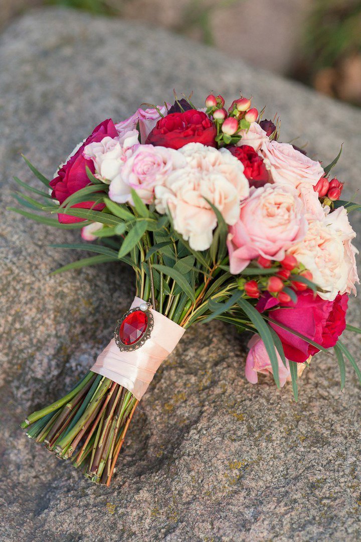 Букет невесты из пионовидной розы.Свадебные букеты,браслет для невесты из живых цветов,бутоньерка,Днепропетровск.